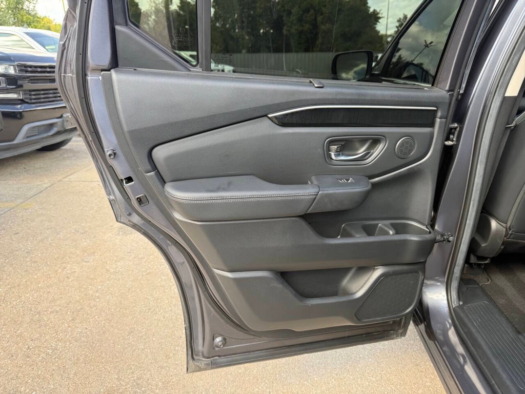 Honda Pilot Vehicle Full-screen Gallery Image 15