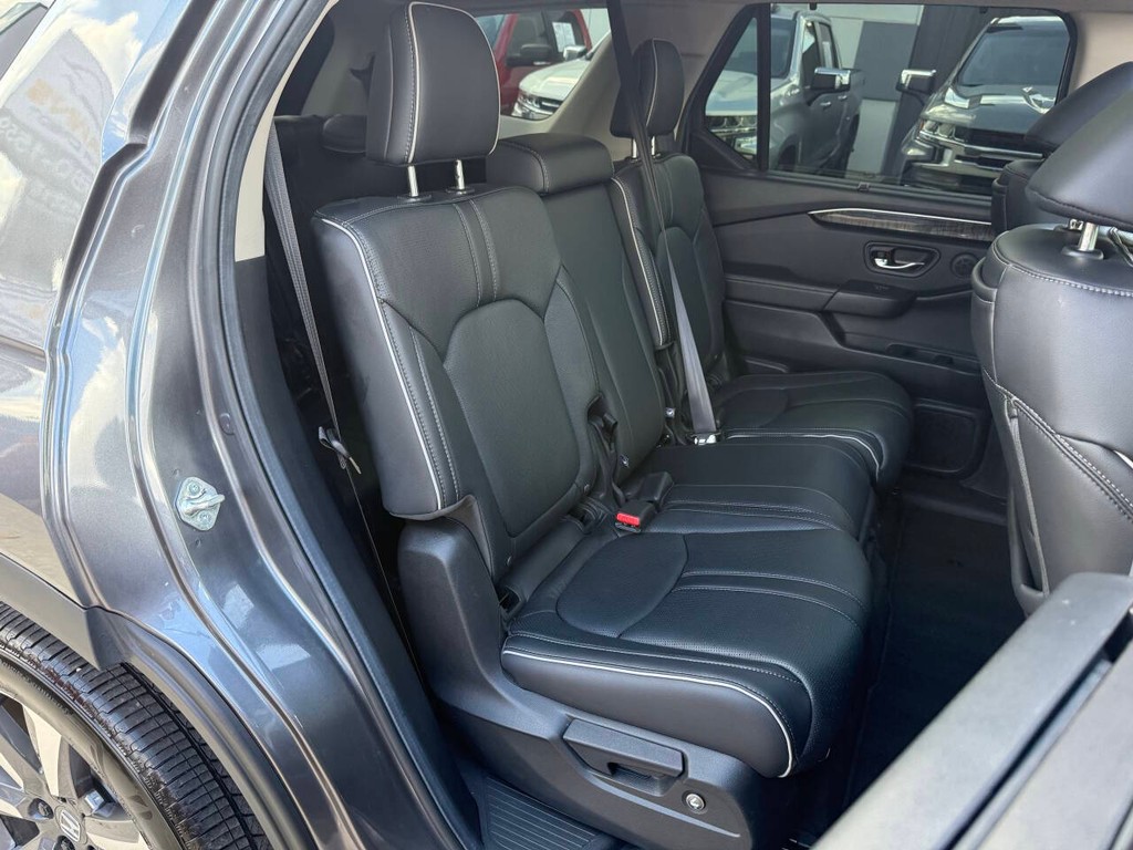 Honda Pilot Vehicle Full-screen Gallery Image 16