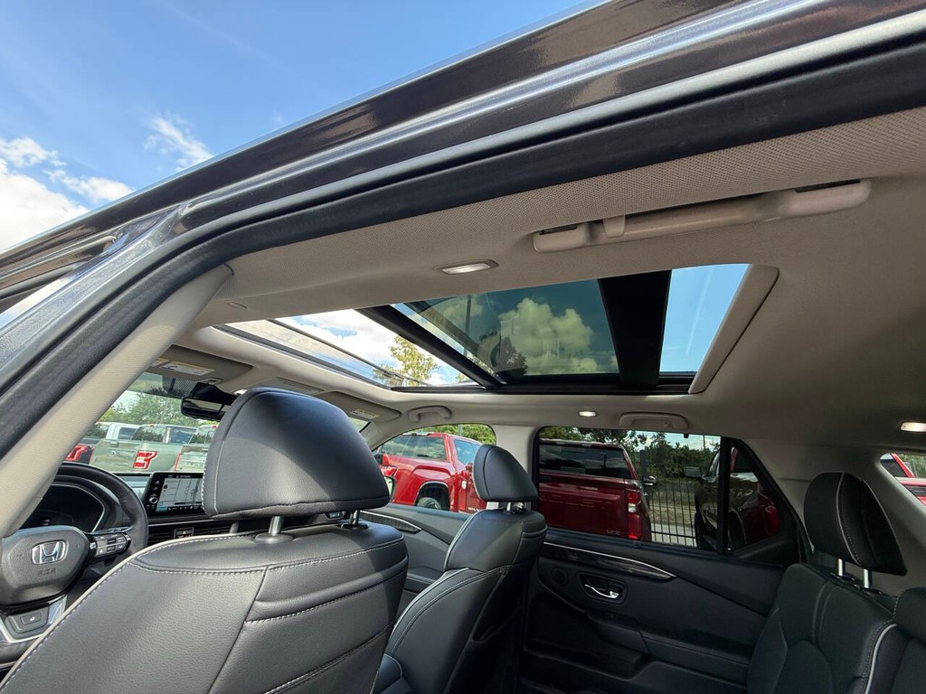 Honda Pilot Vehicle Full-screen Gallery Image 36