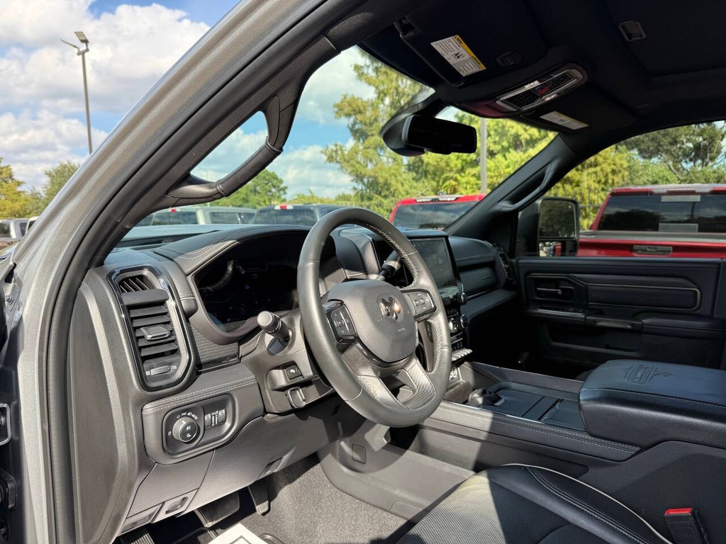 Ram 2500 Vehicle Full-screen Gallery Image 06