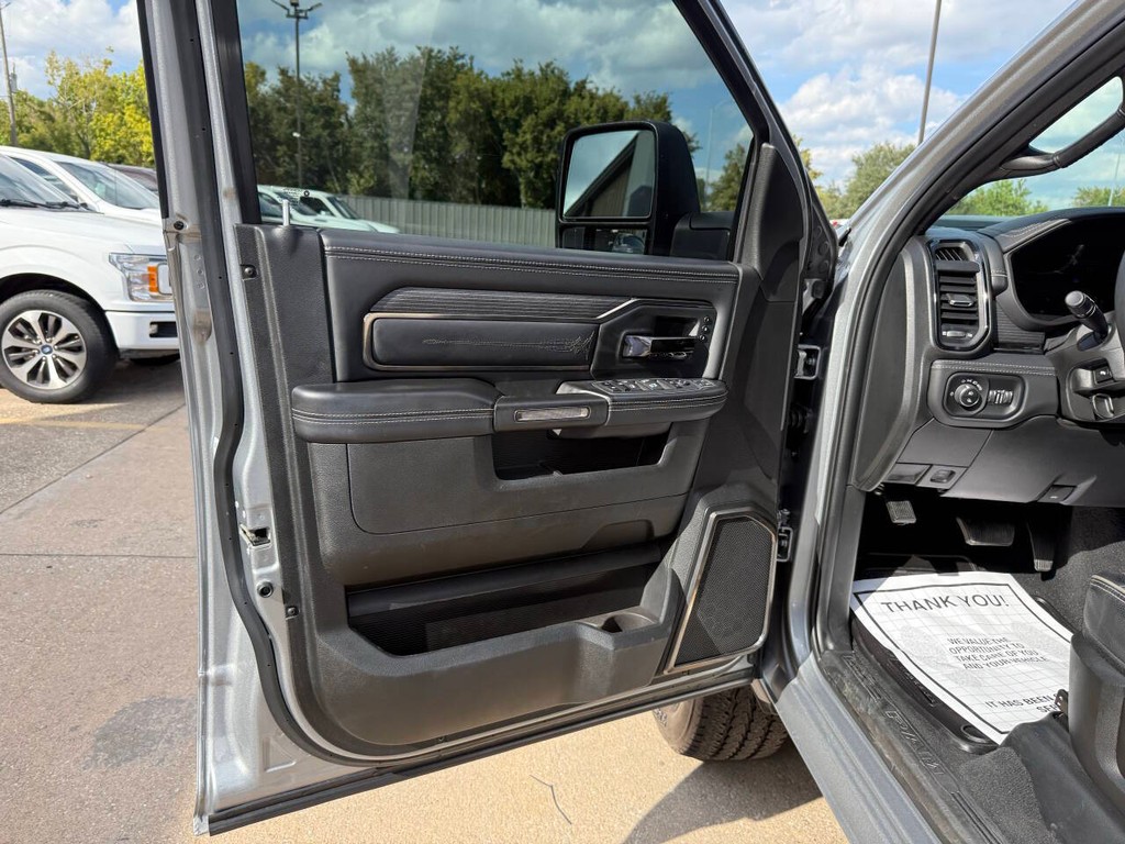 Ram 2500 Vehicle Full-screen Gallery Image 08
