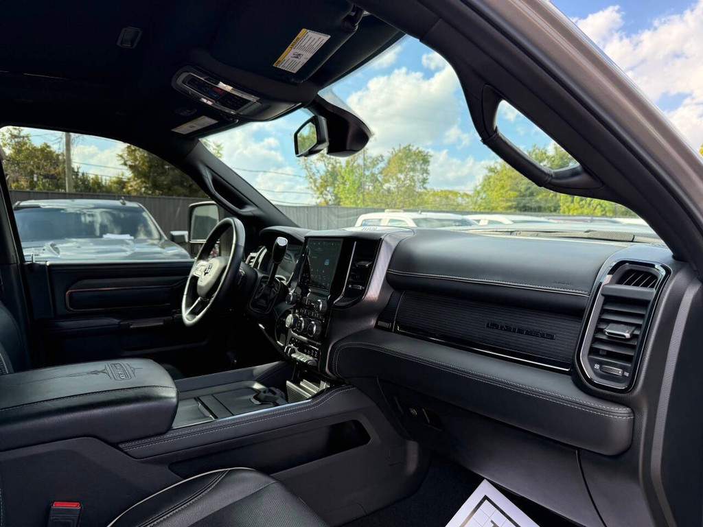 Ram 2500 Vehicle Full-screen Gallery Image 09