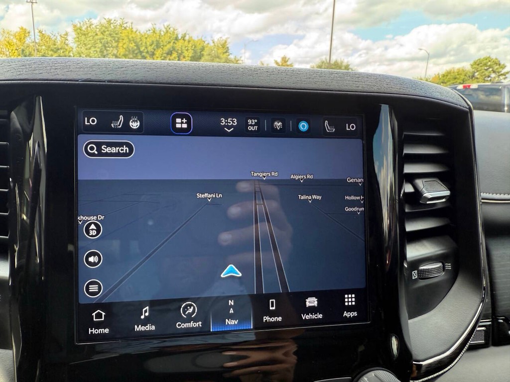 Ram 2500 Vehicle Full-screen Gallery Image 26