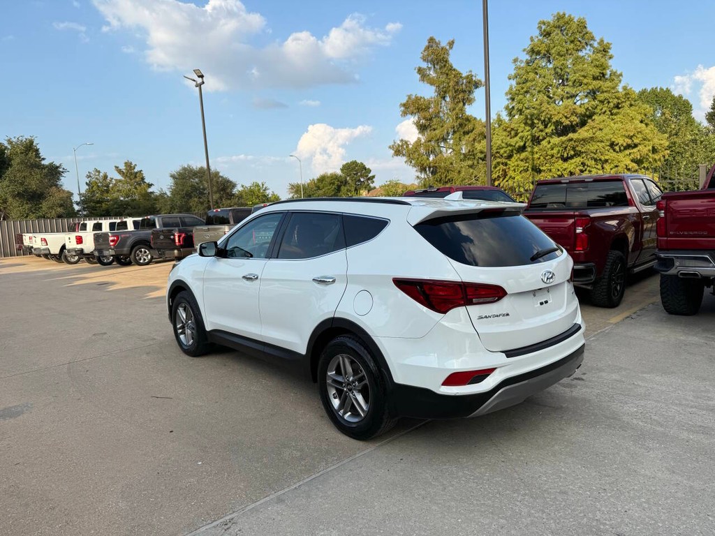 Hyundai Santa Fe Sport Vehicle Full-screen Gallery Image 04