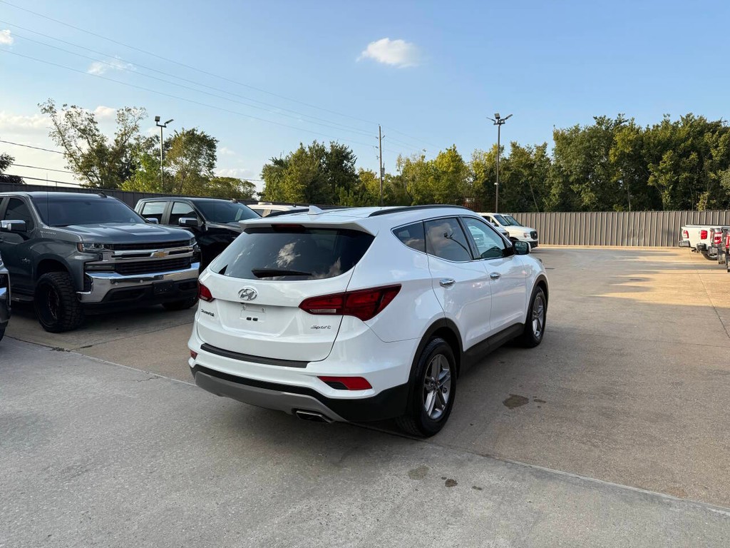 Hyundai Santa Fe Sport Vehicle Full-screen Gallery Image 05