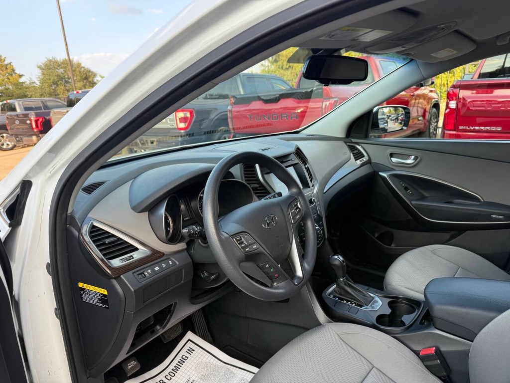 Hyundai Santa Fe Sport Vehicle Full-screen Gallery Image 06