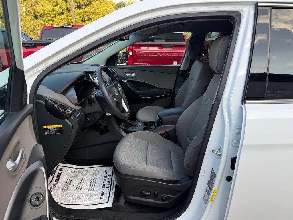 Hyundai Santa Fe Sport Vehicle Full-screen Gallery Image 07