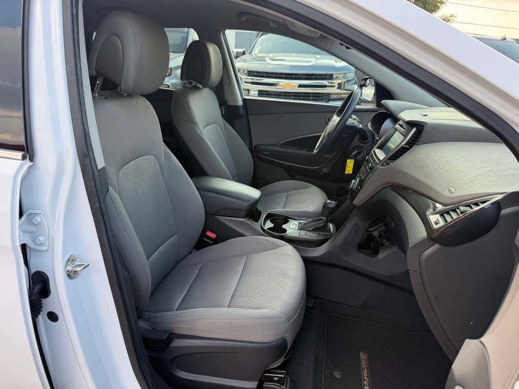 Hyundai Santa Fe Sport Vehicle Full-screen Gallery Image 10