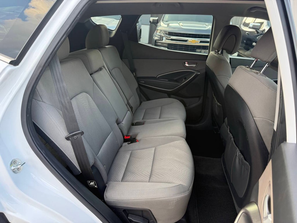 Hyundai Santa Fe Sport Vehicle Full-screen Gallery Image 15