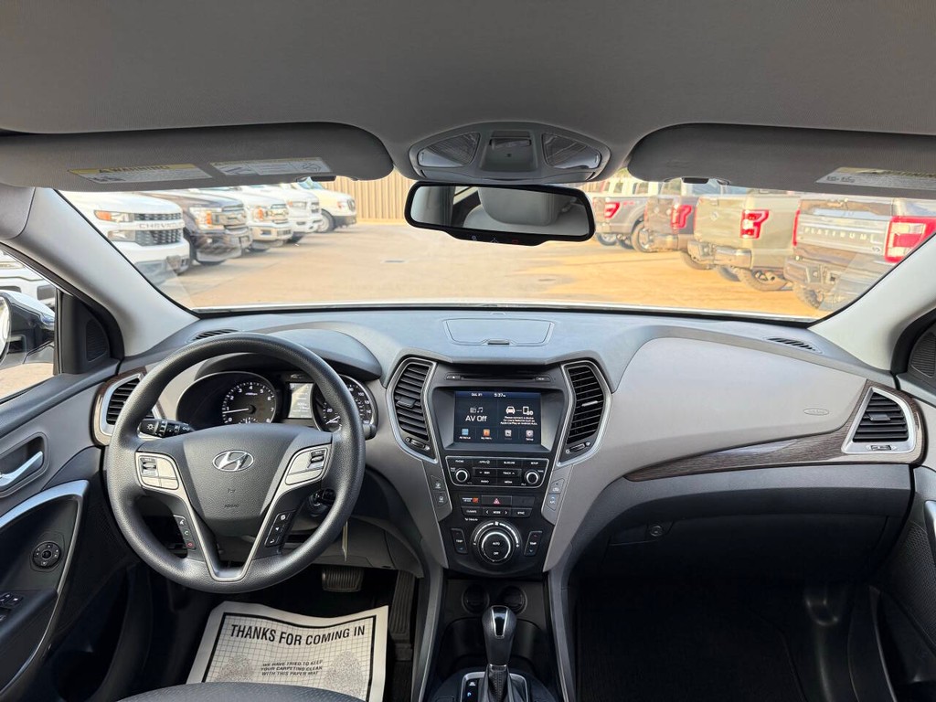 Hyundai Santa Fe Sport Vehicle Full-screen Gallery Image 17