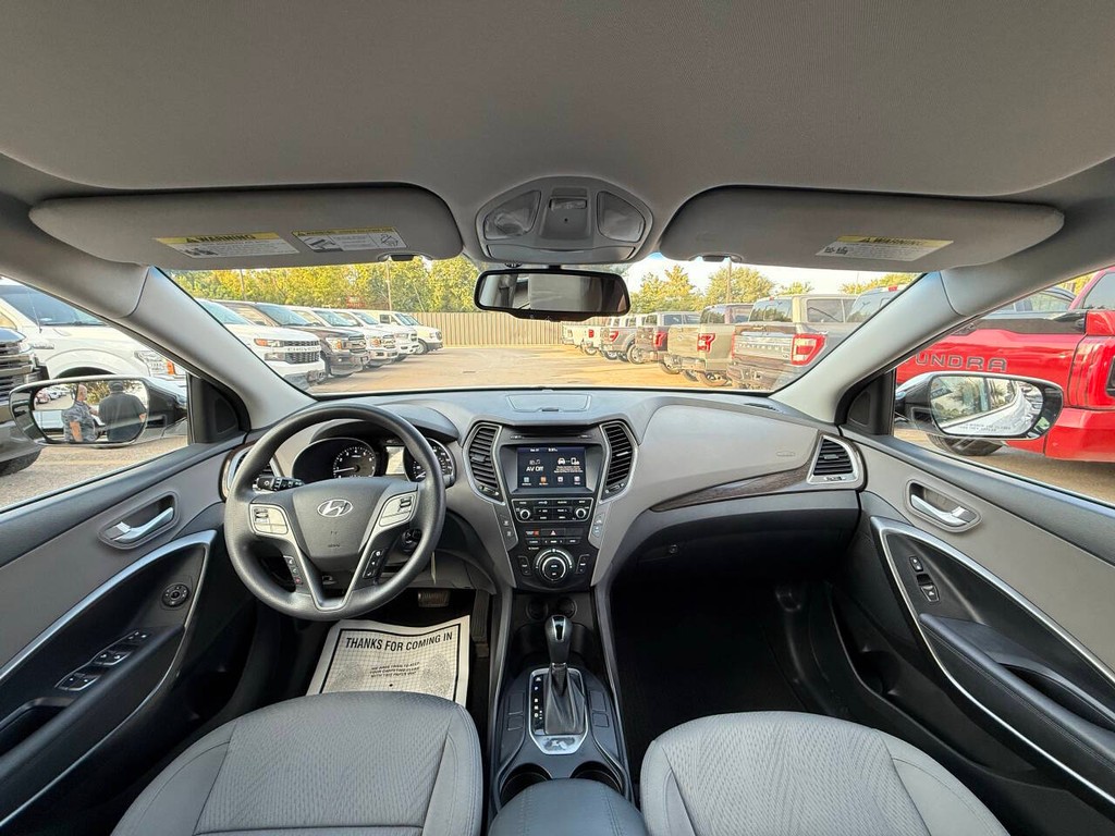 Hyundai Santa Fe Sport Vehicle Full-screen Gallery Image 18