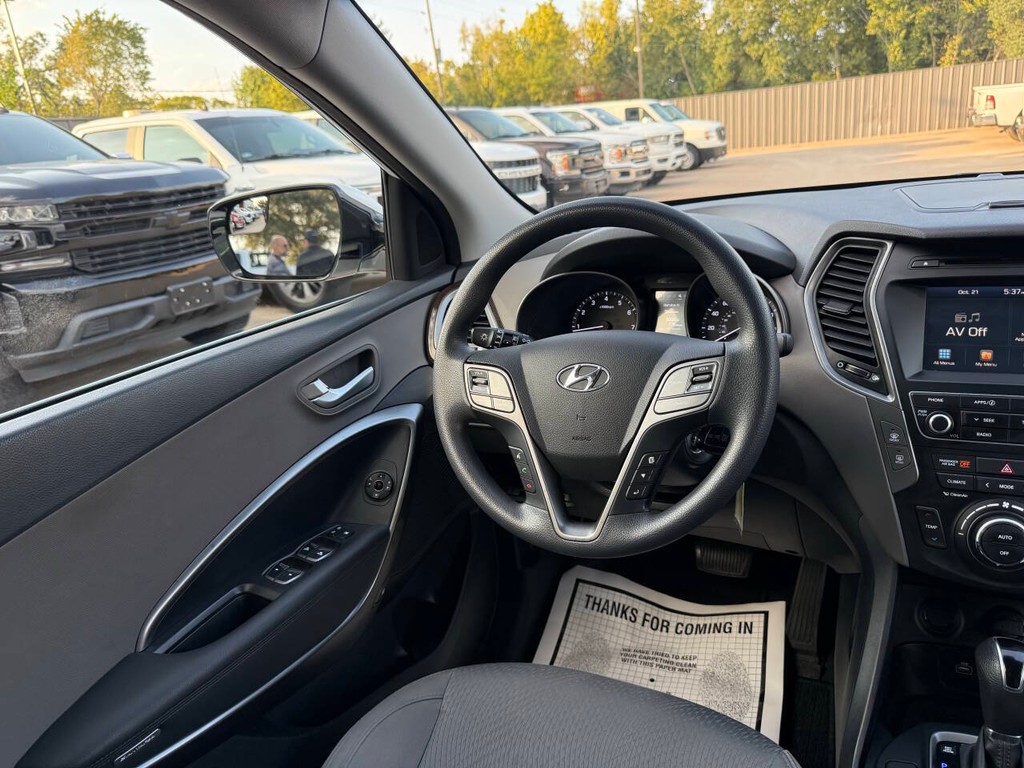 Hyundai Santa Fe Sport Vehicle Full-screen Gallery Image 19