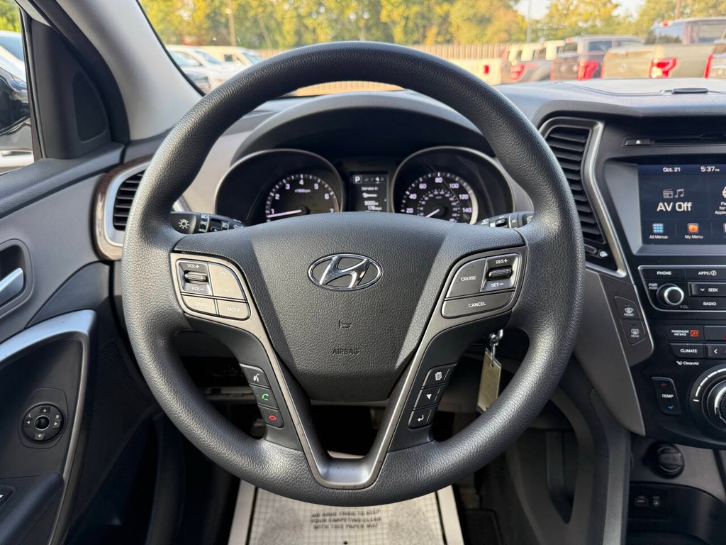 Hyundai Santa Fe Sport Vehicle Full-screen Gallery Image 22