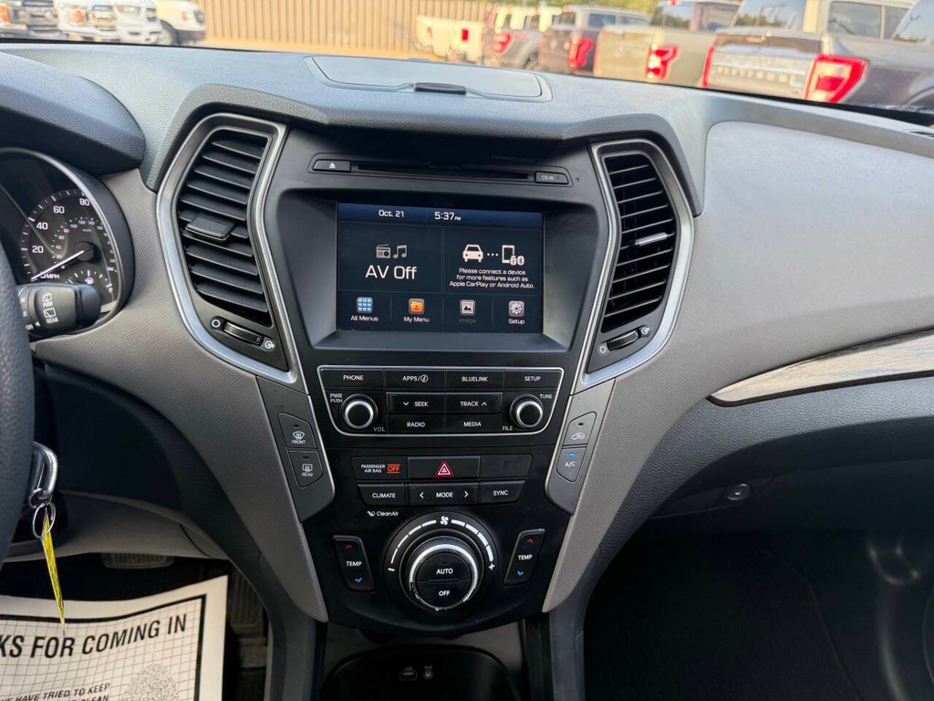 Hyundai Santa Fe Sport Vehicle Full-screen Gallery Image 24