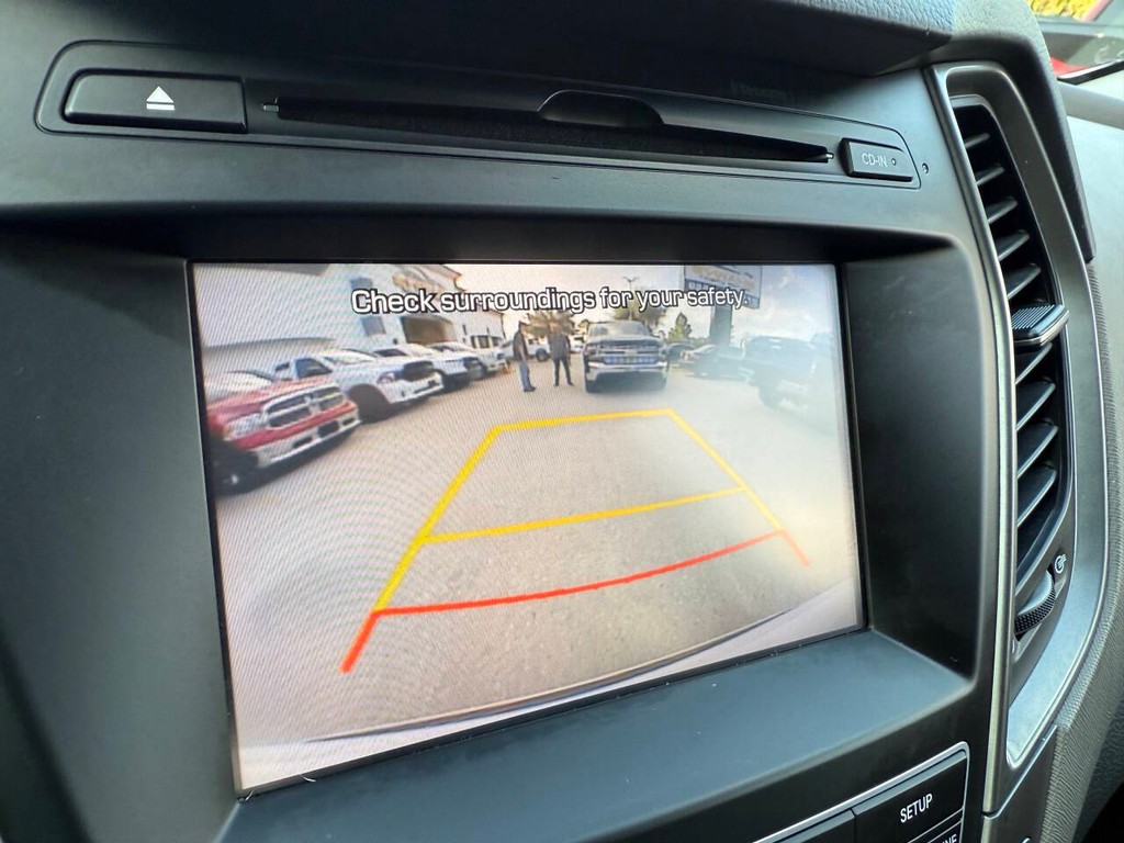 Hyundai Santa Fe Sport Vehicle Full-screen Gallery Image 26