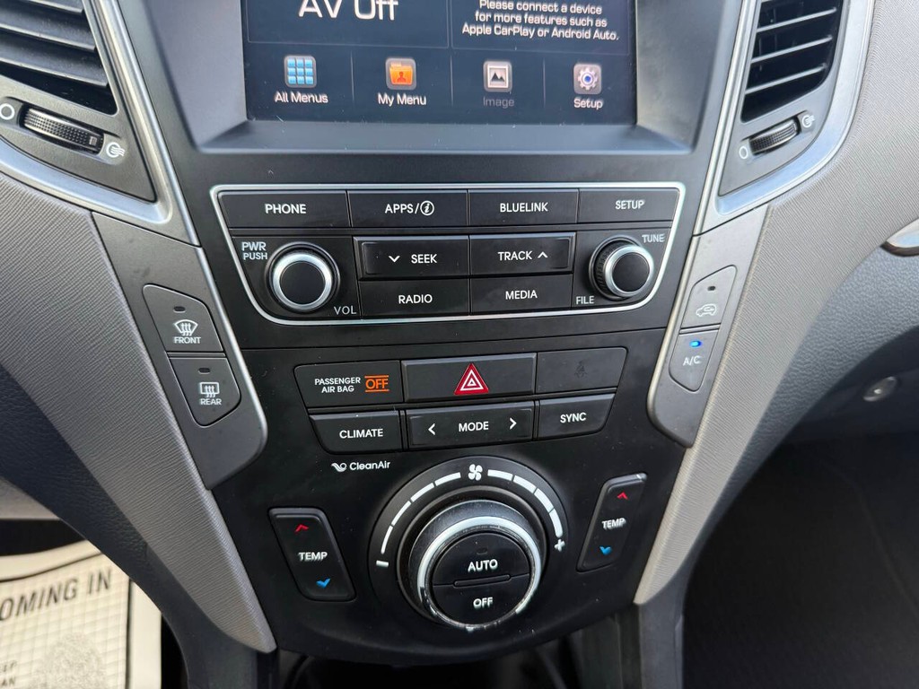 Hyundai Santa Fe Sport Vehicle Full-screen Gallery Image 27