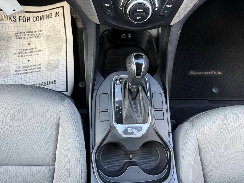 Hyundai Santa Fe Sport Vehicle Full-screen Gallery Image 29