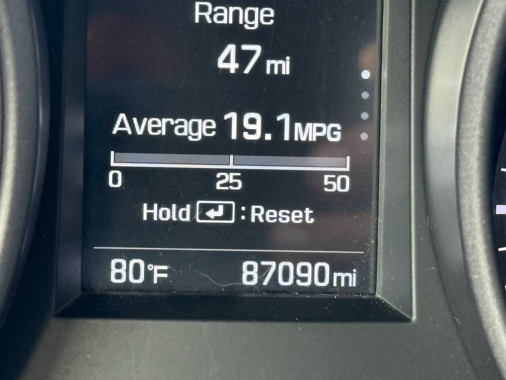 Hyundai Santa Fe Sport Vehicle Full-screen Gallery Image 32