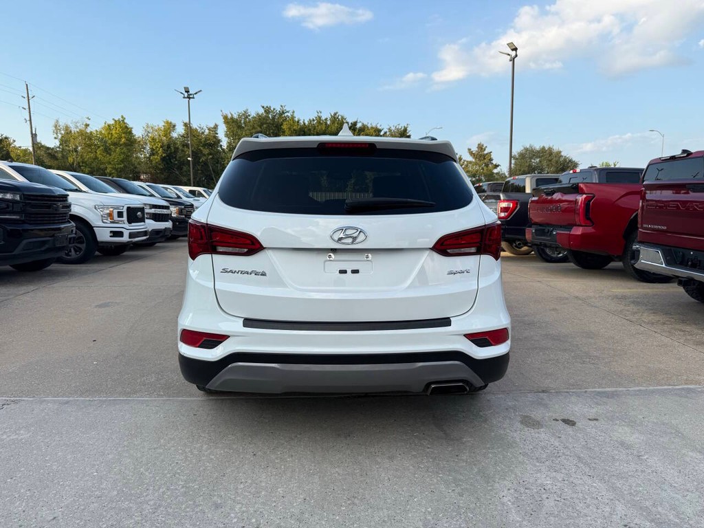 Hyundai Santa Fe Sport Vehicle Full-screen Gallery Image 37