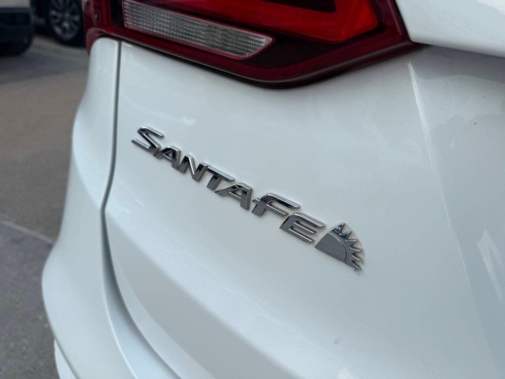 Hyundai Santa Fe Sport Vehicle Full-screen Gallery Image 38