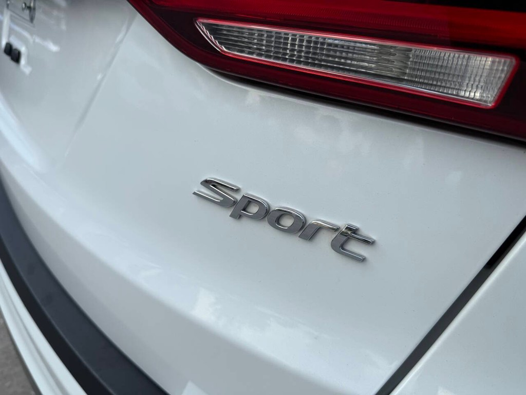 Hyundai Santa Fe Sport Vehicle Full-screen Gallery Image 39