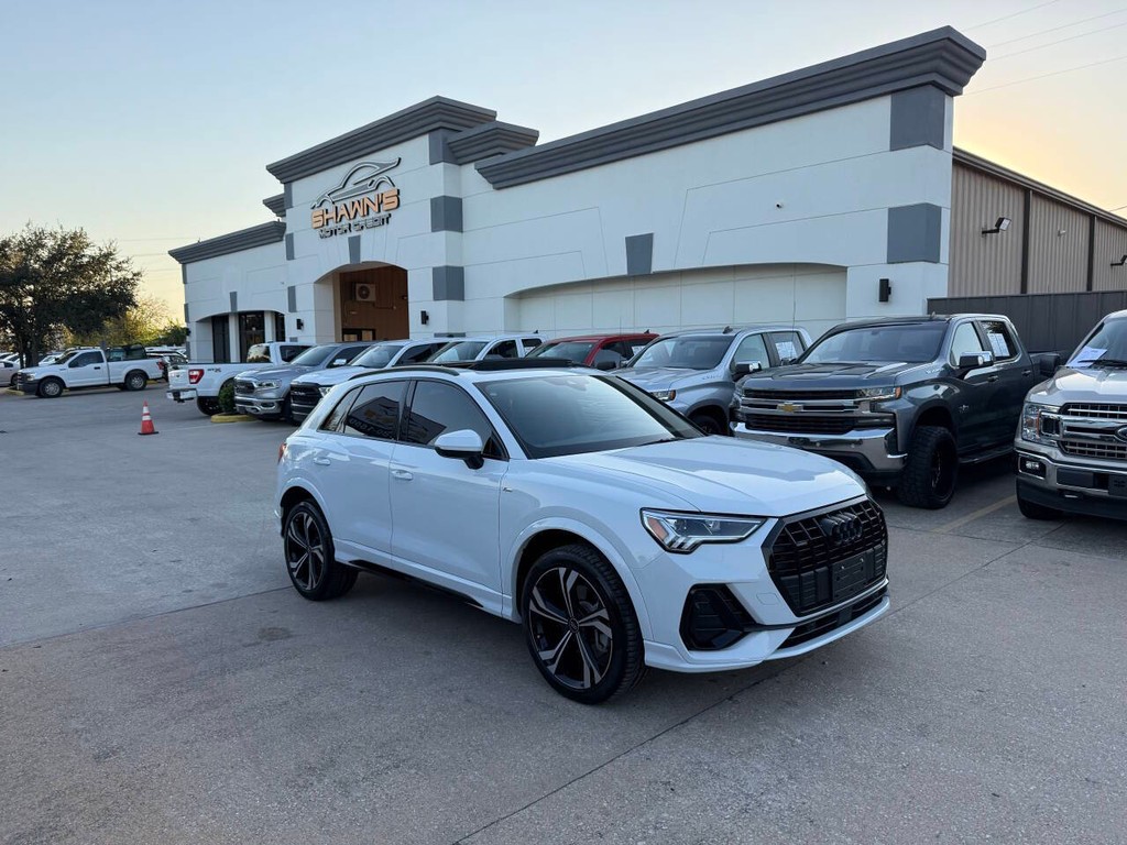 Audi Q3 Vehicle Full-screen Gallery Image 02