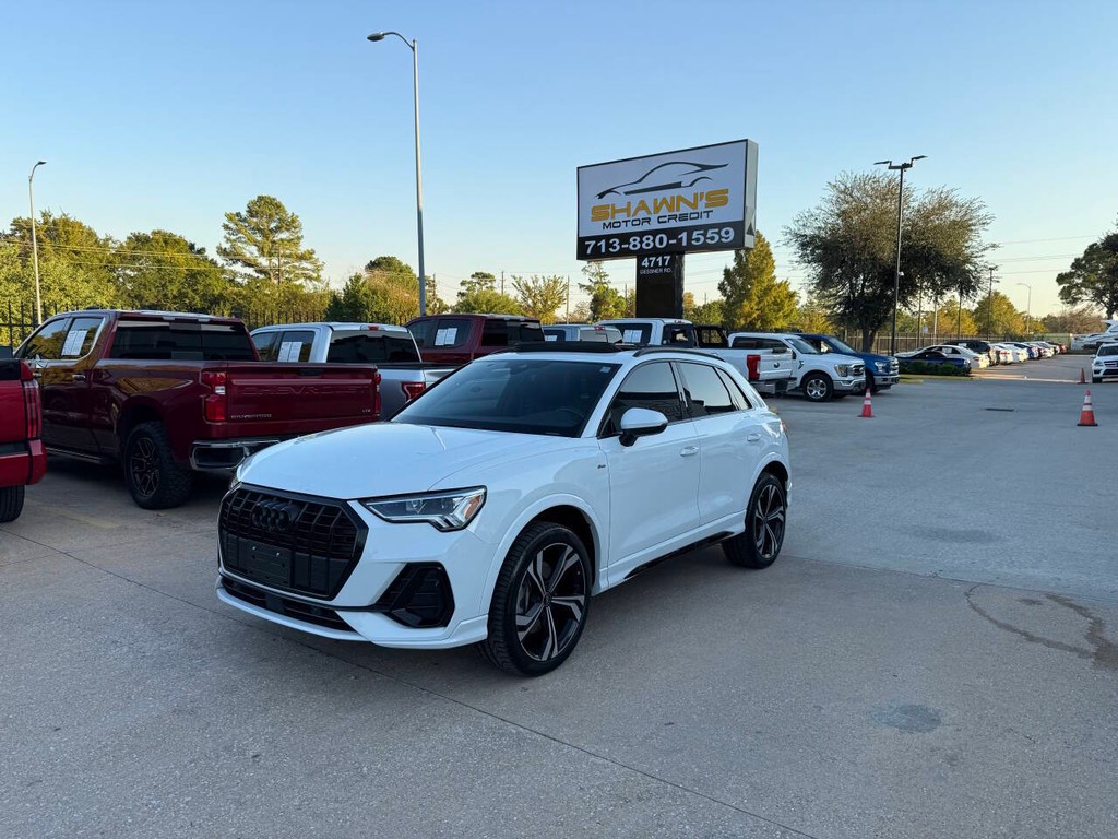 Audi Q3 Vehicle Full-screen Gallery Image 03