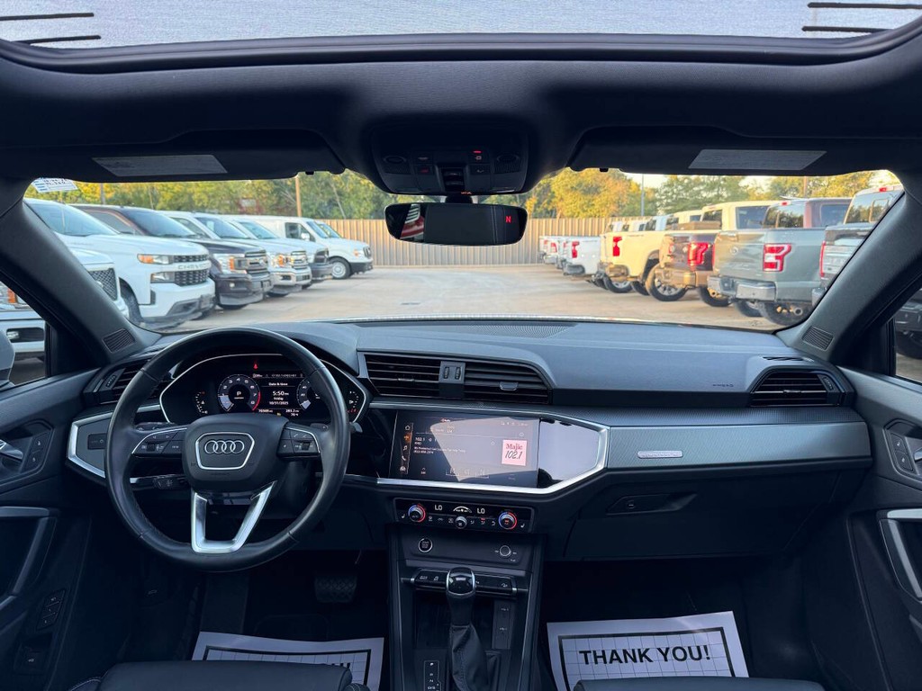 Audi Q3 Vehicle Full-screen Gallery Image 17