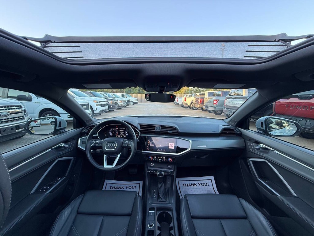 Audi Q3 Vehicle Full-screen Gallery Image 18