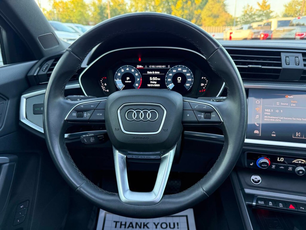 Audi Q3 Vehicle Full-screen Gallery Image 22