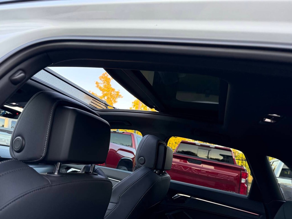 Audi Q3 Vehicle Full-screen Gallery Image 32