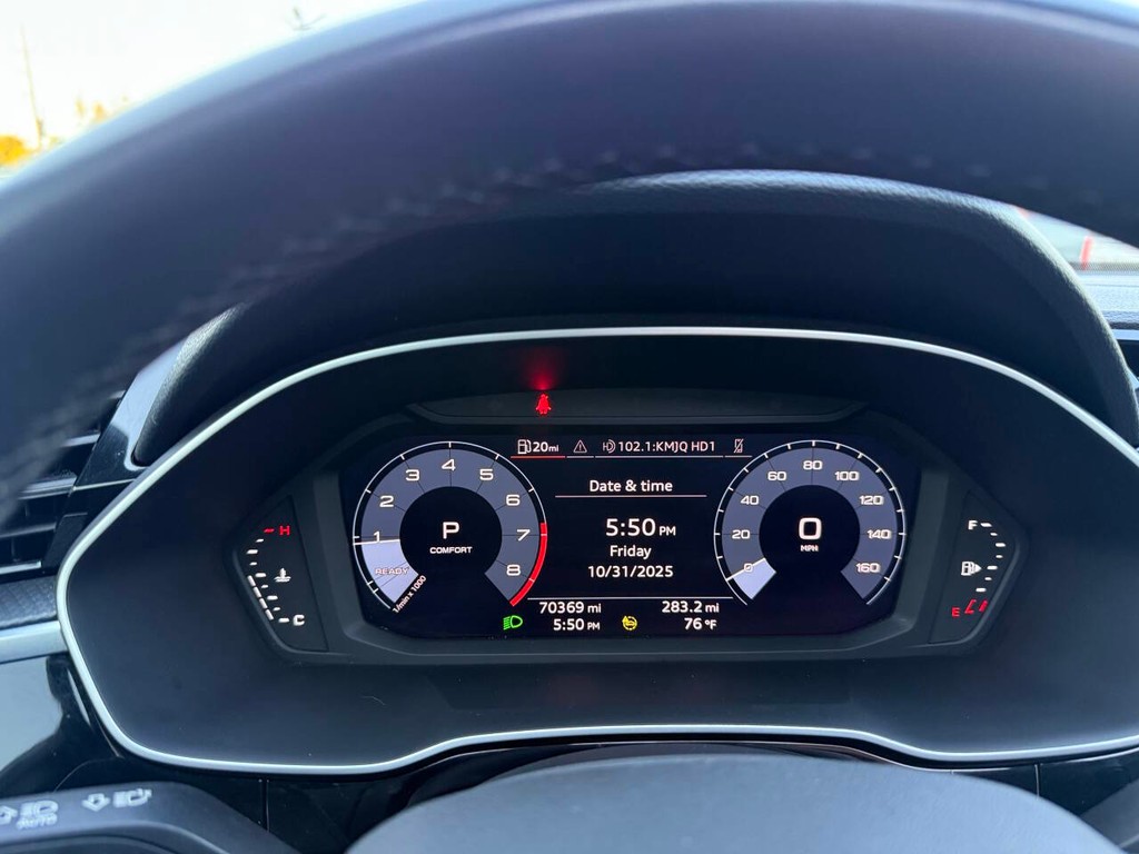 Audi Q3 Vehicle Full-screen Gallery Image 33