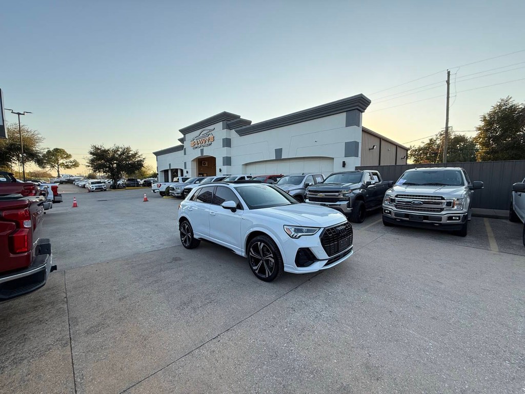 Audi Q3 Vehicle Full-screen Gallery Image 35