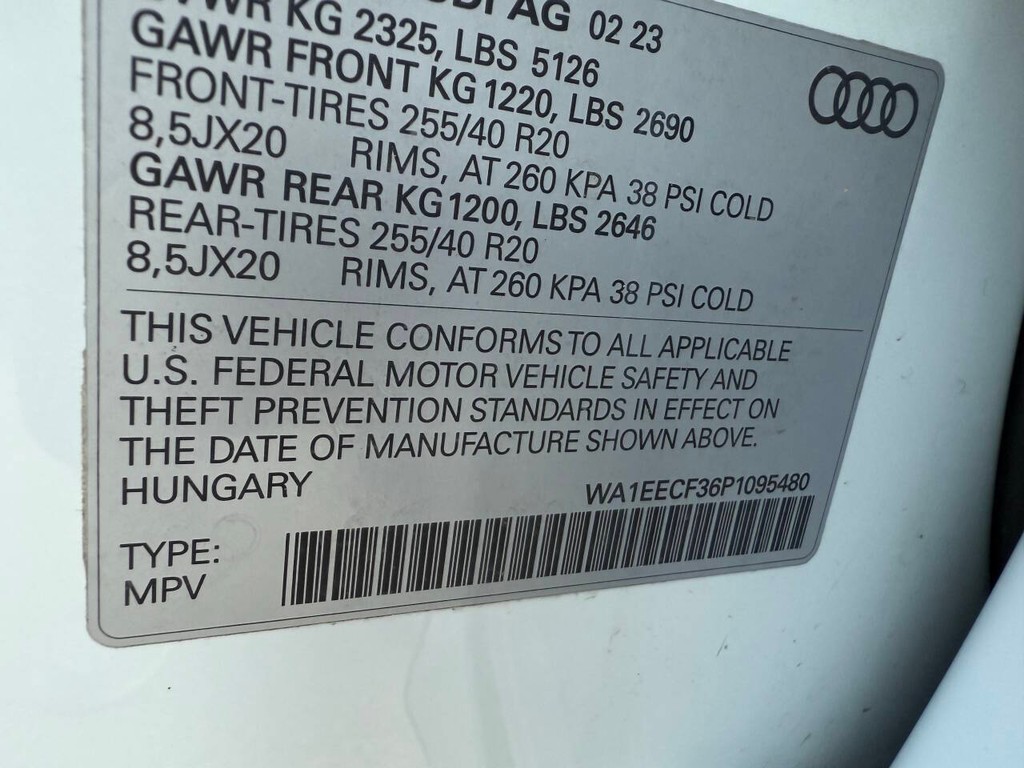 Audi Q3 Vehicle Full-screen Gallery Image 36