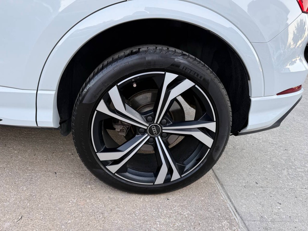 Audi Q3 Vehicle Full-screen Gallery Image 38