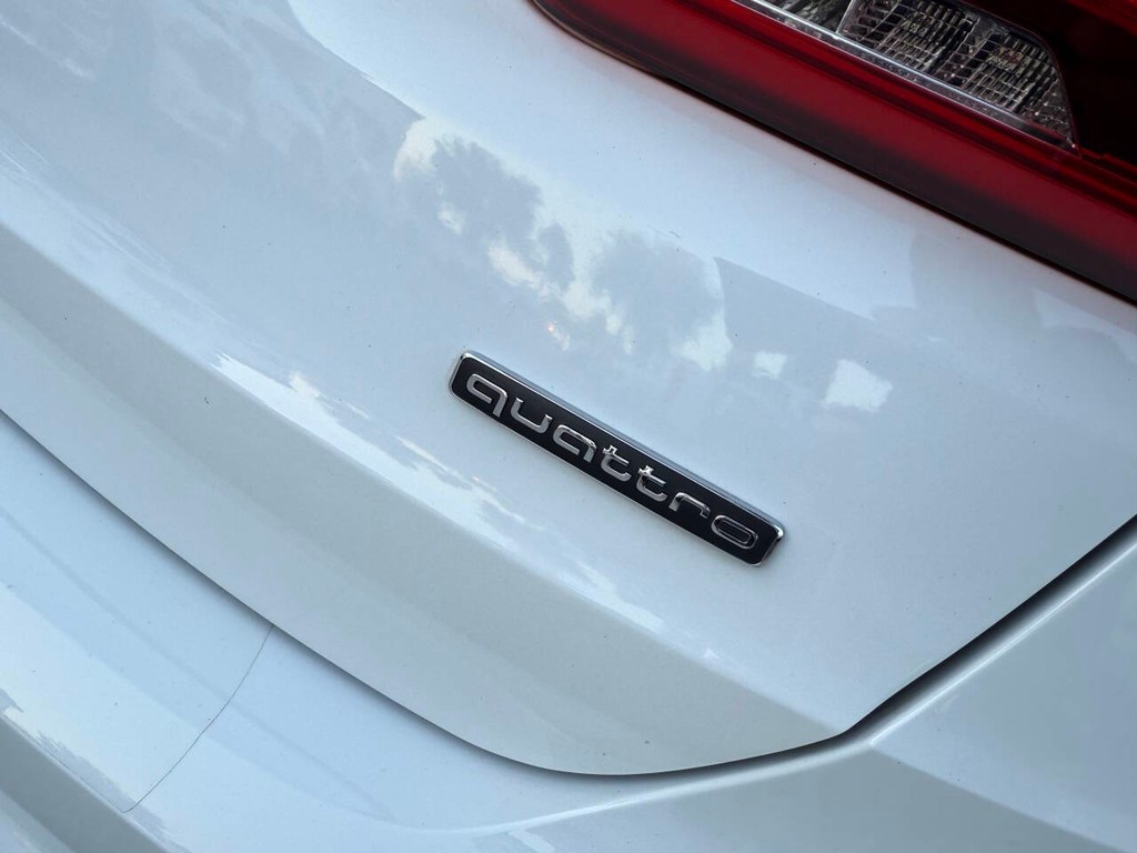 Audi Q3 Vehicle Full-screen Gallery Image 40