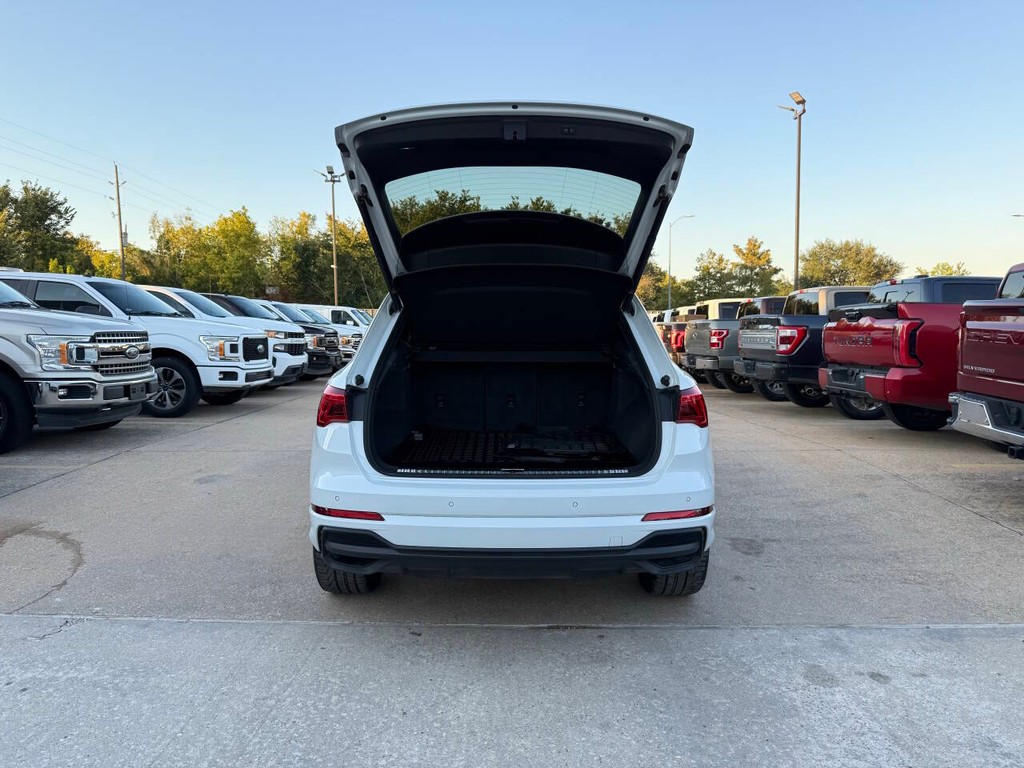 Audi Q3 Vehicle Full-screen Gallery Image 41