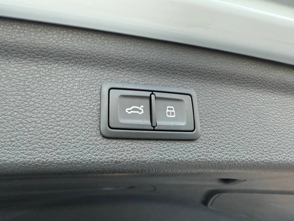 Audi Q3 Vehicle Full-screen Gallery Image 42