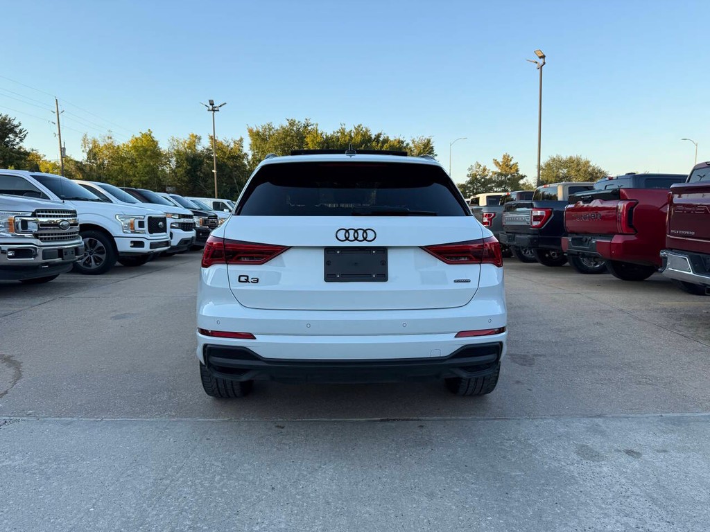 Audi Q3 Vehicle Full-screen Gallery Image 43