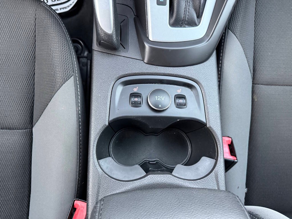 Ford Focus Sedan Vehicle Full-screen Gallery Image 29