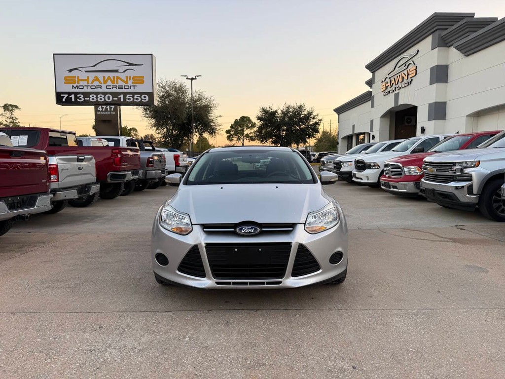 Ford Focus Sedan Vehicle Full-screen Gallery Image 40