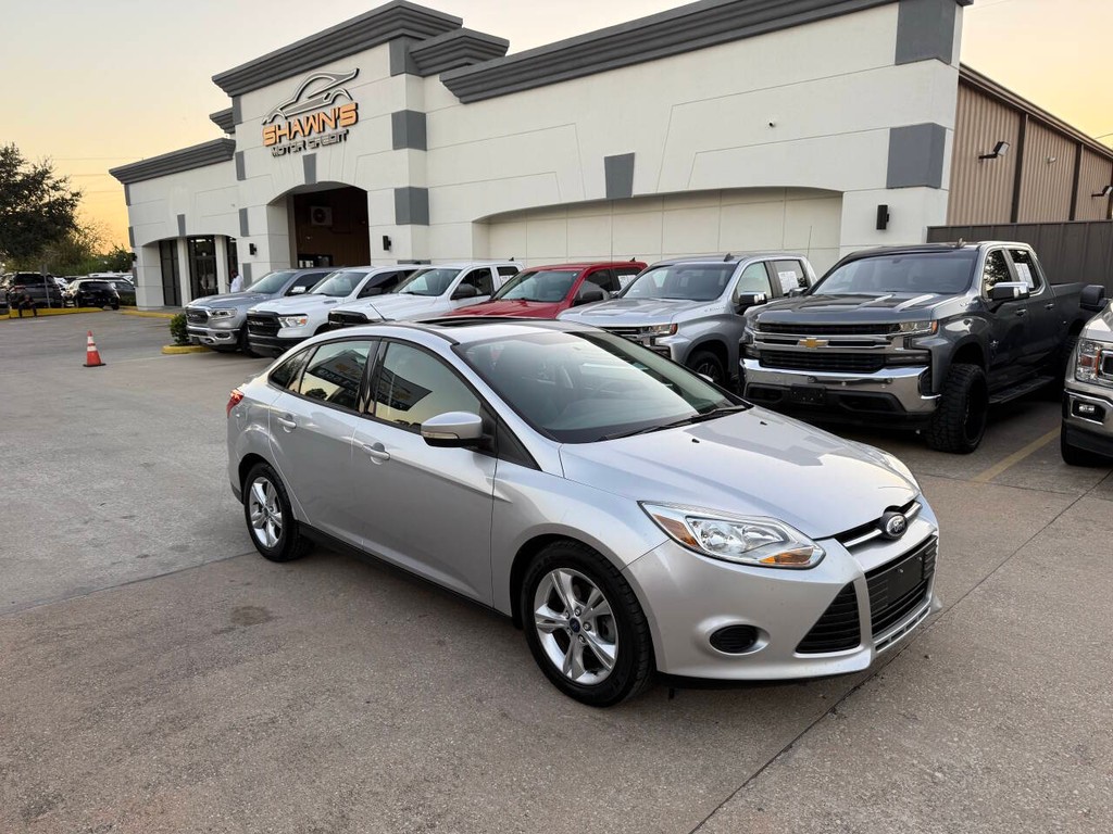 Ford Focus Sedan Vehicle Full-screen Gallery Image 41