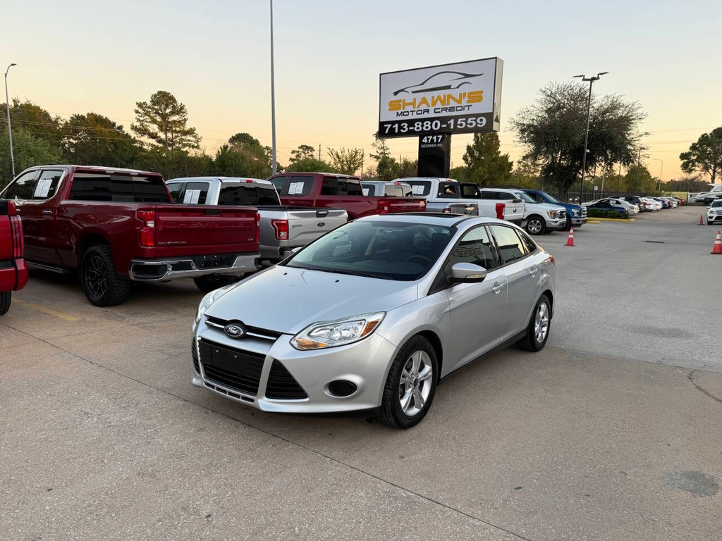 Ford Focus Sedan Vehicle Full-screen Gallery Image 42