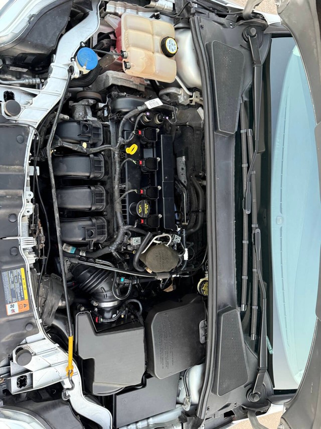 Ford Focus Sedan Vehicle Full-screen Gallery Image 36