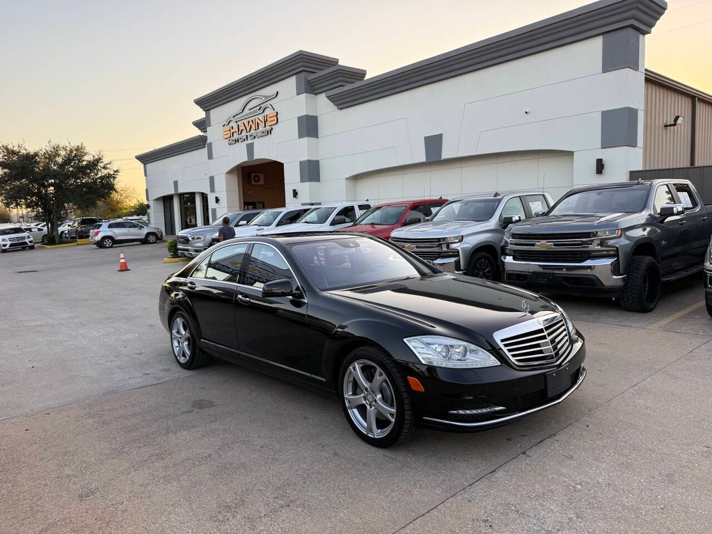 Mercedes-Benz S-Class Vehicle Full-screen Gallery Image 02