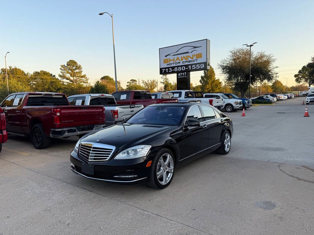 Mercedes-Benz S-Class Vehicle Full-screen Gallery Image 04