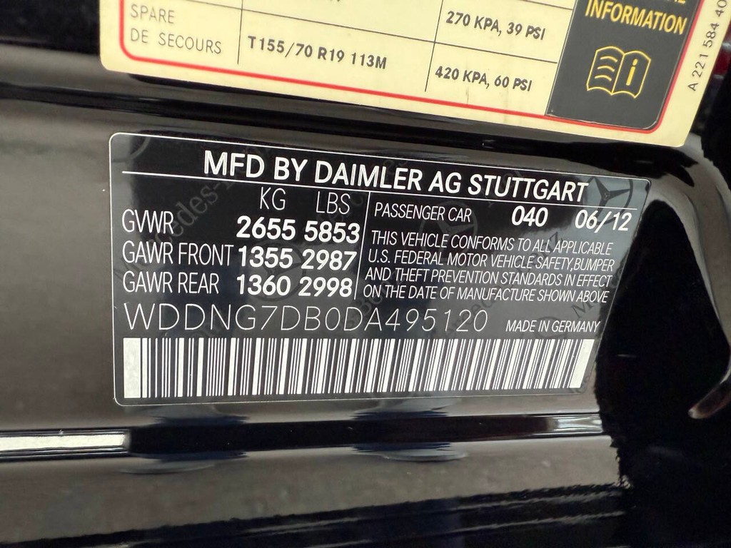 Mercedes-Benz S-Class Vehicle Full-screen Gallery Image 34