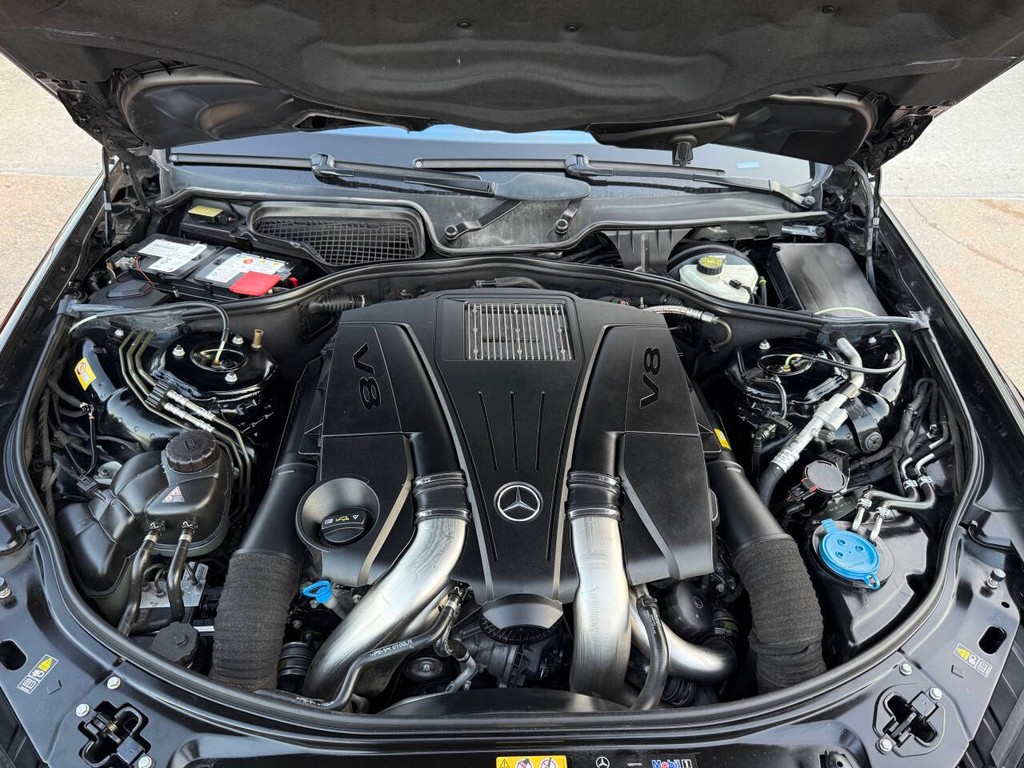 Mercedes-Benz S-Class Vehicle Full-screen Gallery Image 35