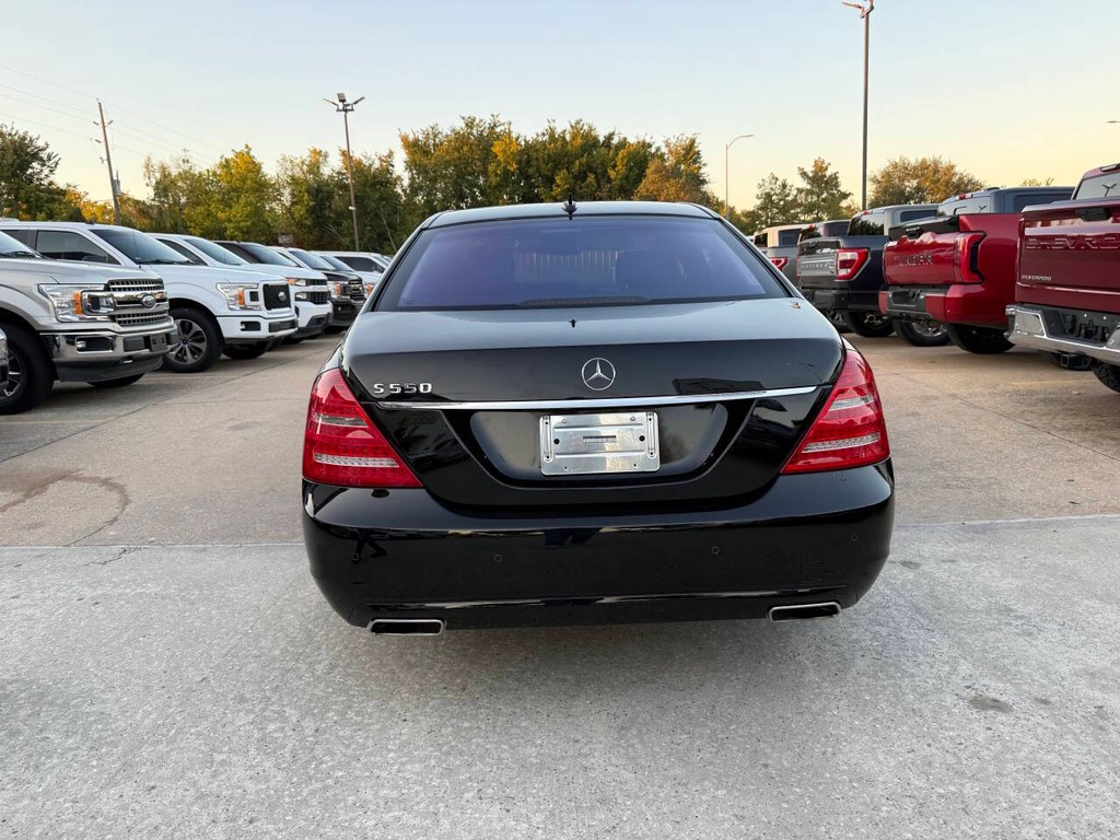 Mercedes-Benz S-Class Vehicle Full-screen Gallery Image 39