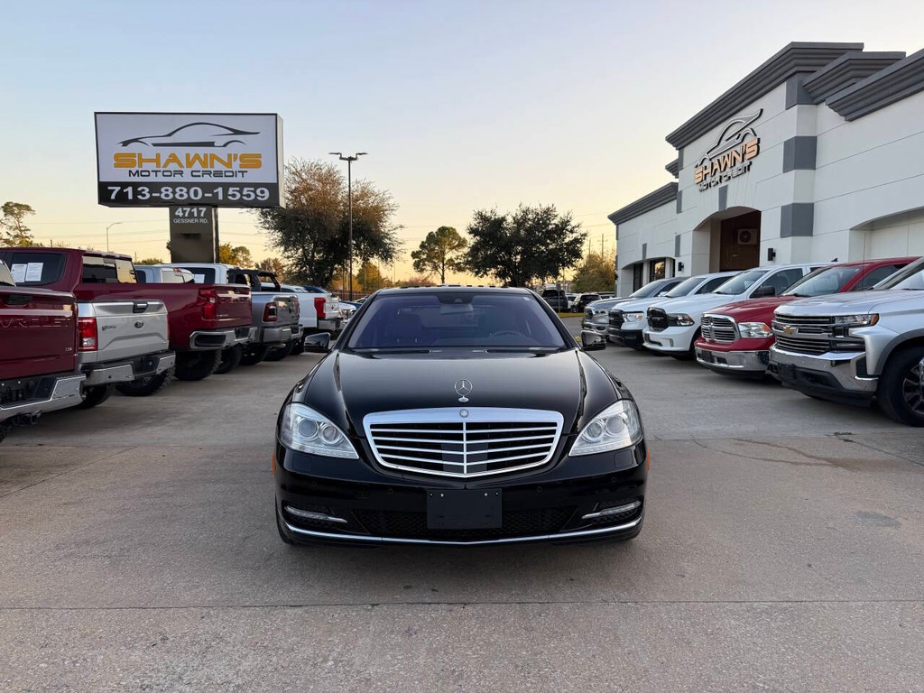 Mercedes-Benz S-Class Vehicle Full-screen Gallery Image 41